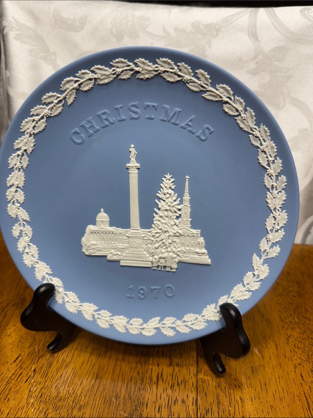 Vtg. 1970 Wedgewood jasper ware  Christmas plate. 8” diameter.